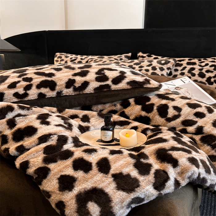 91家纺网 家纺一手货源 找家纺 莉莉安家纺 2025新款加厚保暖兔毛绒四件套 美拉德-豹纹