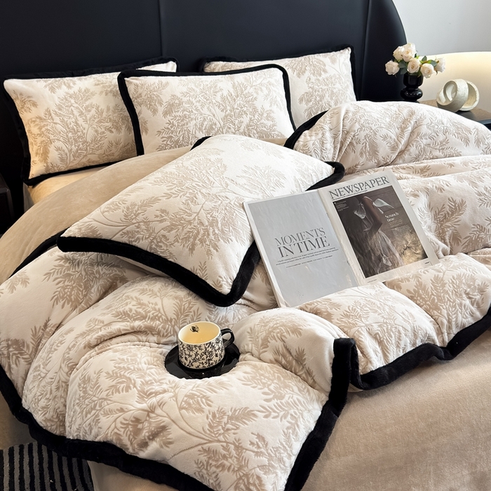 91家纺网 家纺一手货源 找家纺 （总）卡罗兰 2025新款雕花牛奶绒兔毛包边四件套