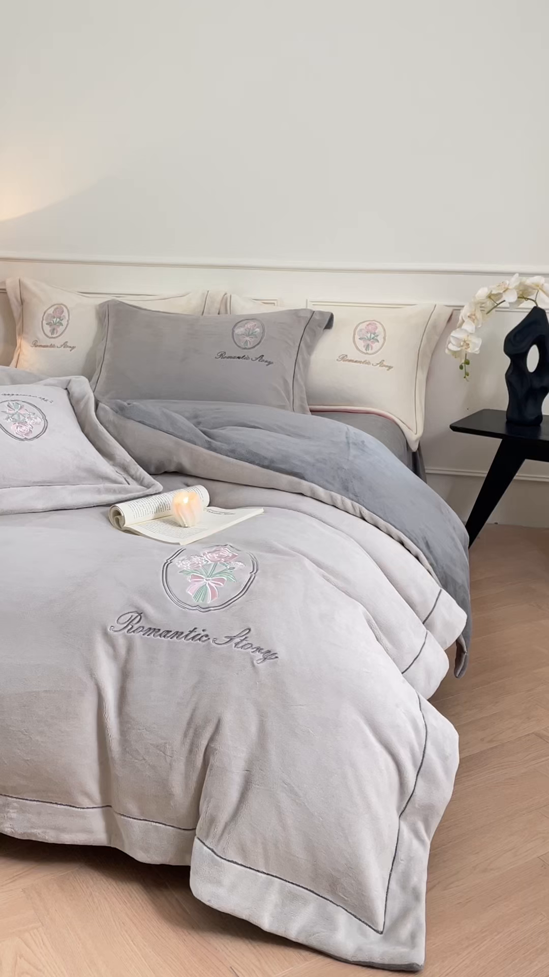 91家纺网 家纺一手货源 找家纺 梦幻之城 2025新款牛奶绒系列四件套-沁雅 沁雅-香草灰+经典灰