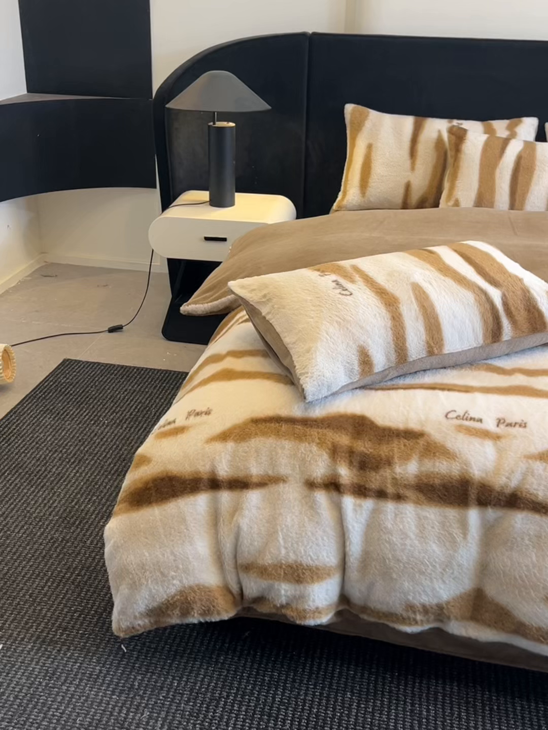 91家纺网 家纺一手货源 找家纺 莉莉安家纺 2025新款加厚保暖兔毛绒四件套 美拉德-拿铁纹