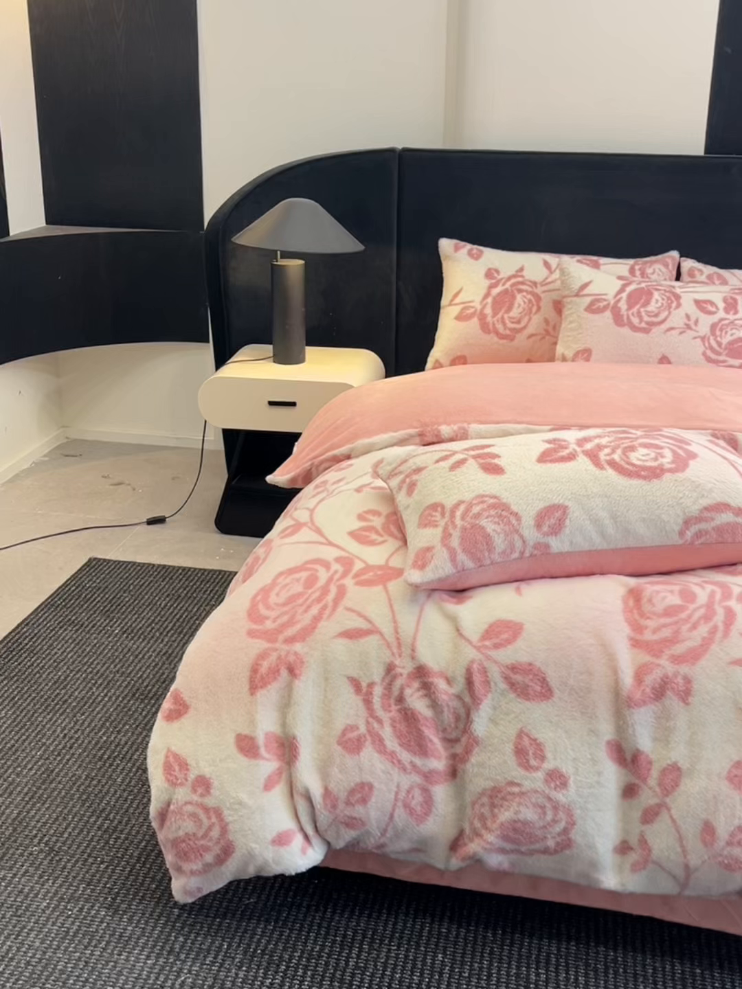 91家纺网 家纺一手货源 找家纺 莉莉安家纺 2025新款加厚保暖兔毛绒四件套 美拉德-粉蔷薇