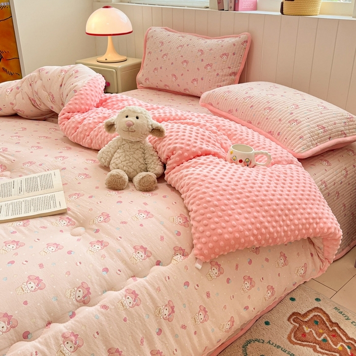 91家纺网 家纺一手货源 找家纺 （总）铺尚美家纺 2025新款云感双层纱ins少女心可爱系加厚豆豆被床盖暖梦系列（小红书推荐）