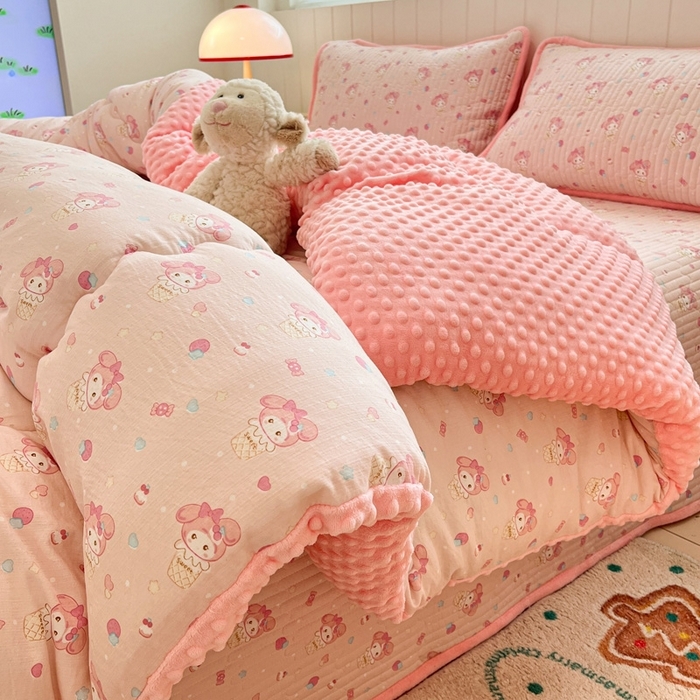 91家纺网 家纺一手货源 找家纺 （总）铺尚美家纺 2025新款云感双层纱ins少女心可爱系加厚豆豆被床盖暖梦系列（小红书推荐）