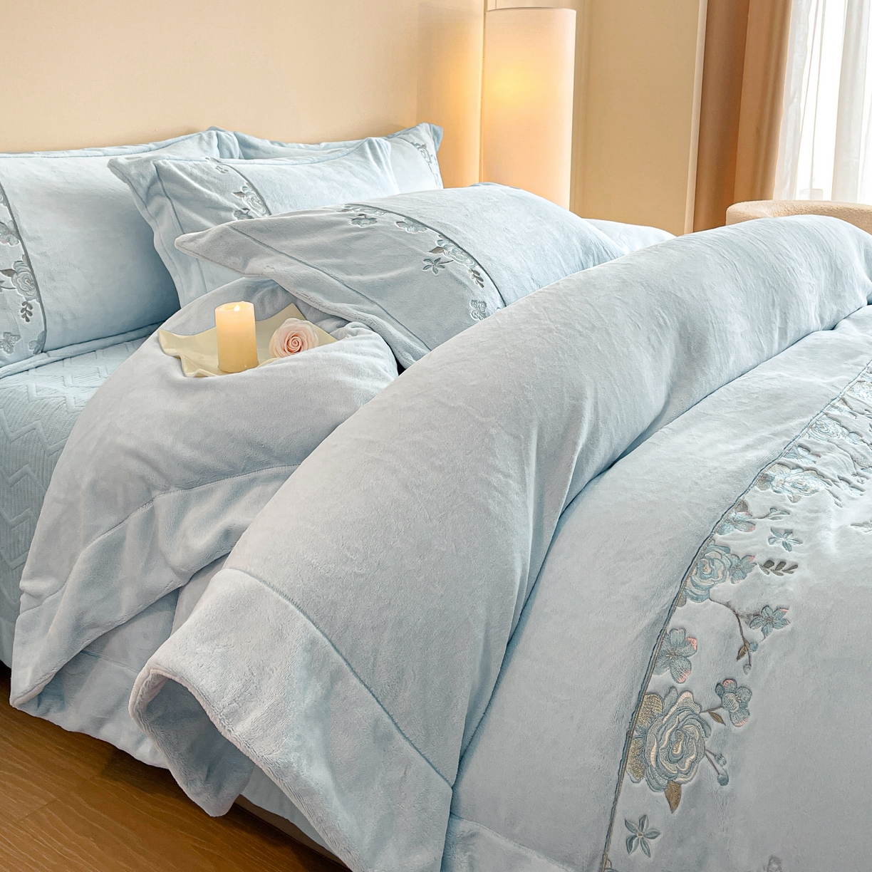 91家纺网 家纺一手货源 找家纺 新方向 2025新款高克重240克A类全消光刺绣牛奶绒四件套-花意浓 花意浓-星月蓝