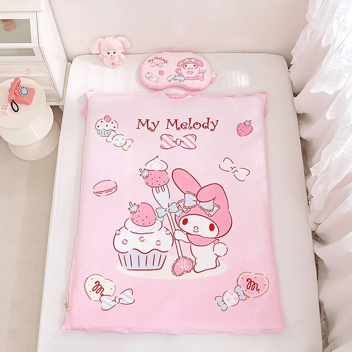 91家纺网 家纺一手货源 找家纺 （总）八零年代 2025新款三丽鸥正版分体式可拆洗睡袋宝宝绒保暖儿童防踢被豆豆绒一体被