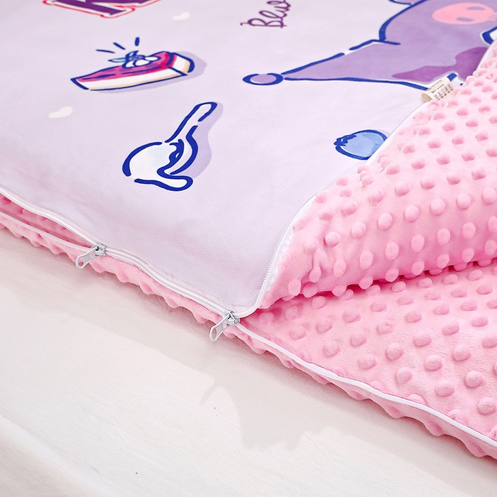 91家纺网 家纺一手货源 找家纺 八零年代 2025新款三丽鸥正版分体式可拆洗睡袋宝宝绒保暖儿童防踢被豆豆绒一体被 分体式可拆睡袋-甜甜库洛米