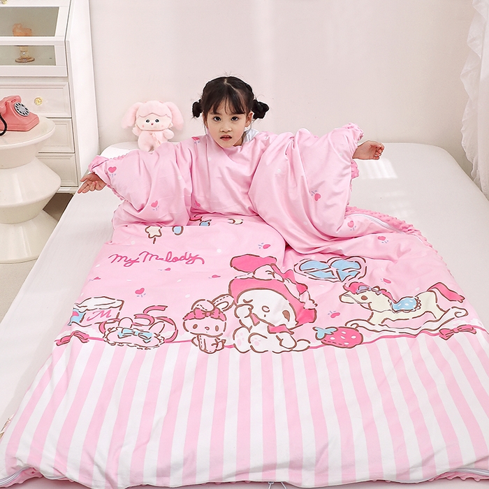 91家纺网 家纺一手货源 找家纺 八零年代 2025新款三丽鸥正版分体式可拆洗睡袋宝宝绒保暖儿童防踢被豆豆绒一体被 分体式可拆睡袋-美乐蒂木马