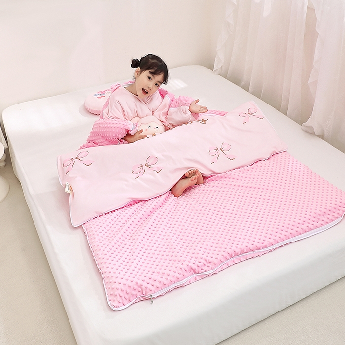 91家纺网 家纺一手货源 找家纺 八零年代 2025新款三丽鸥正版分体式可拆洗睡袋宝宝绒保暖儿童防踢被豆豆绒一体被 分体式可拆睡袋-美美KT