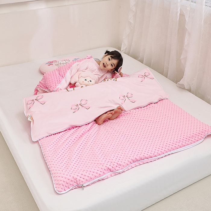 91家纺网 家纺一手货源 找家纺 八零年代 2025新款三丽鸥正版分体式可拆洗睡袋宝宝绒保暖儿童防踢被豆豆绒一体被 分体式可拆睡袋-美美KT