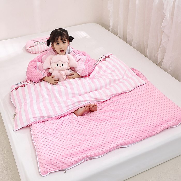 91家纺网 家纺一手货源 找家纺 八零年代 2025新款三丽鸥正版分体式可拆洗睡袋宝宝绒保暖儿童防踢被豆豆绒一体被 分体式可拆睡袋-美乐蒂木马