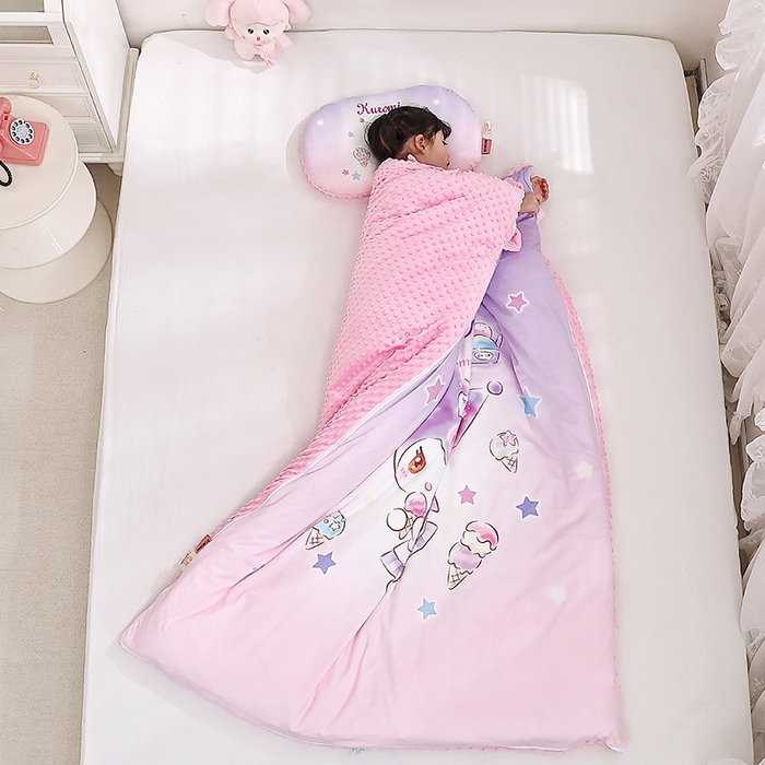 91家纺网 家纺一手货源 找家纺 八零年代 2025新款三丽鸥正版分体式可拆洗睡袋宝宝绒保暖儿童防踢被豆豆绒一体被 分体式可拆睡袋-炫彩库洛米