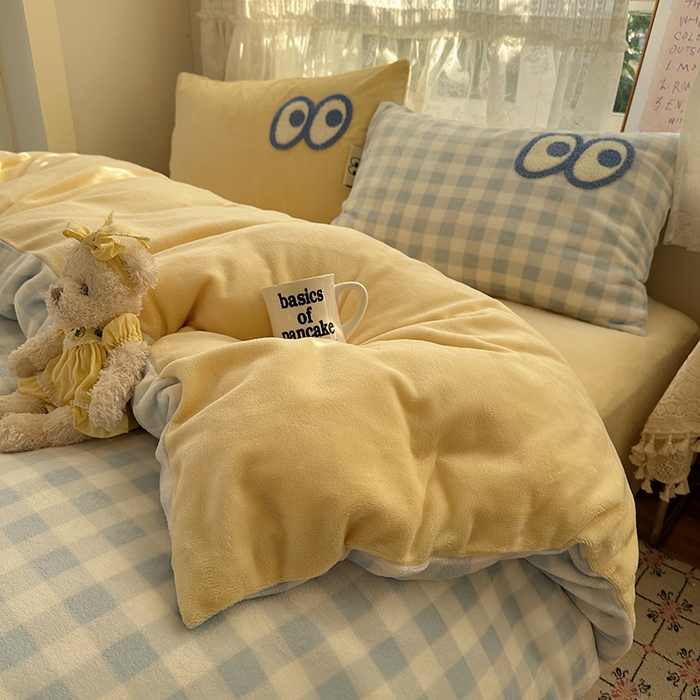 91家纺网 家纺一手货源 找家纺 （总）桃子家居 2025新款A类ins毛巾绣显眼包撞色格子玛卡龙加厚牛奶绒织标四件套-小清新图