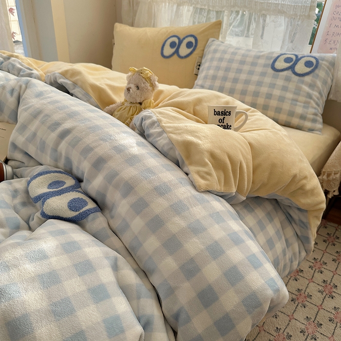 91家纺网 家纺一手货源 找家纺 （总）桃子家居 2025新款A类ins毛巾绣显眼包撞色格子玛卡龙加厚牛奶绒织标四件套-小清新图