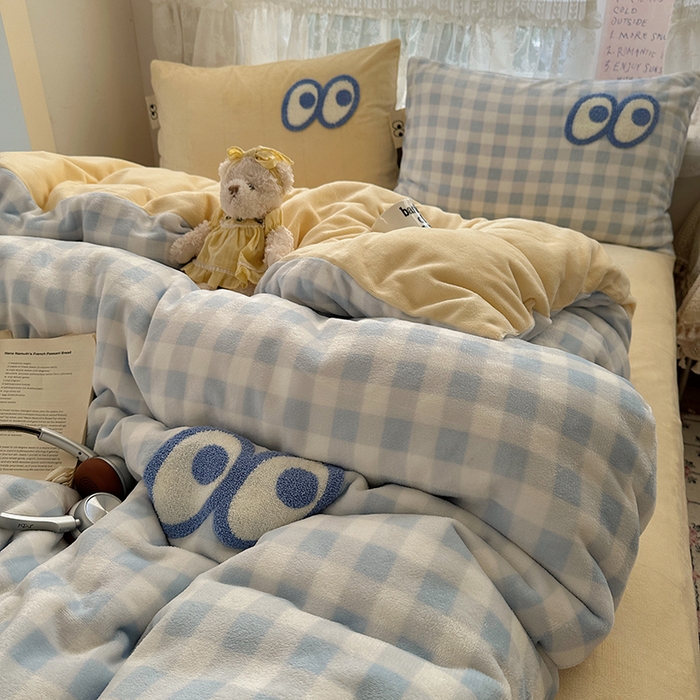 91家纺网 家纺一手货源 找家纺 （总）桃子家居 2025新款A类ins毛巾绣显眼包撞色格子玛卡龙加厚牛奶绒织标四件套-小清新图