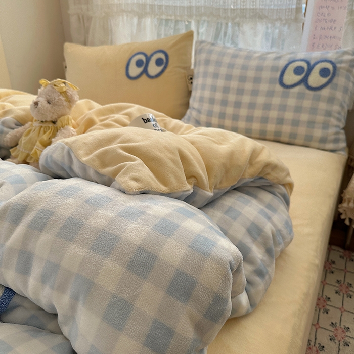 91家纺网 家纺一手货源 找家纺 （总）桃子家居 2025新款A类ins毛巾绣显眼包撞色格子玛卡龙加厚牛奶绒织标四件套-小清新图