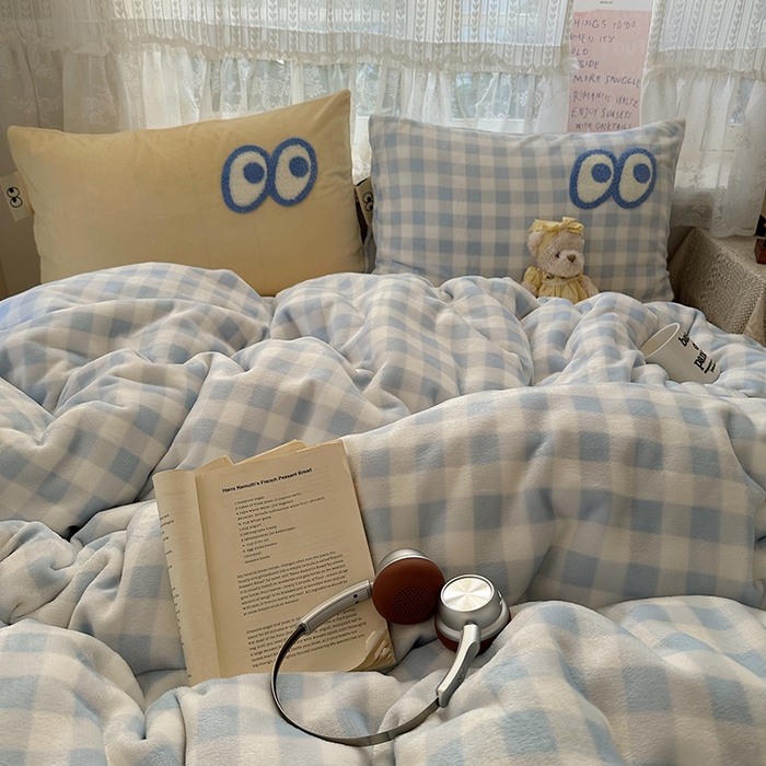 91家纺网 家纺一手货源 找家纺 （总）桃子家居 2025新款A类ins毛巾绣显眼包撞色格子玛卡龙加厚牛奶绒织标四件套-小清新图