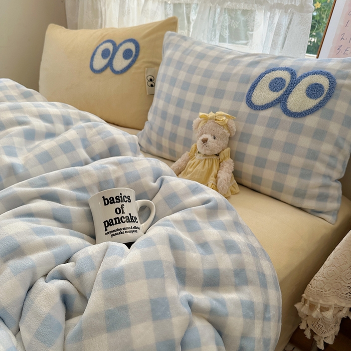 91家纺网 家纺一手货源 找家纺 （总）桃子家居 2025新款A类ins毛巾绣显眼包撞色格子玛卡龙加厚牛奶绒织标四件套-小清新图