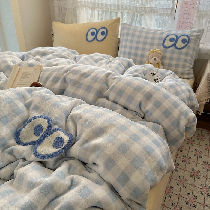 91家纺网 家纺一手货源 找家纺 （总）桃子家居 2025新款A类ins毛巾绣显眼包撞色格子玛卡龙加厚牛奶绒织标四件套-小清新图