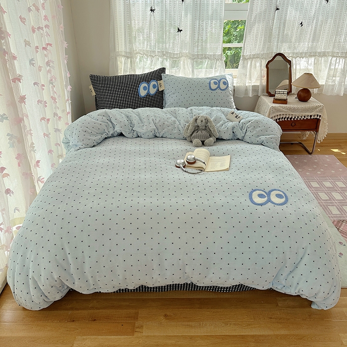 91家纺网 家纺一手货源 找家纺 （总）桃子家居 2025新款A类ins毛巾绣显眼包撞色格子玛卡龙加厚牛奶绒织标四件套-小清新图