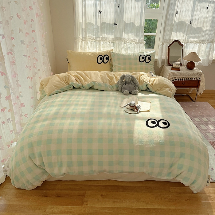 91家纺网 家纺一手货源 找家纺 （总）桃子家居 2025新款A类ins毛巾绣显眼包撞色格子玛卡龙加厚牛奶绒织标四件套-小清新图