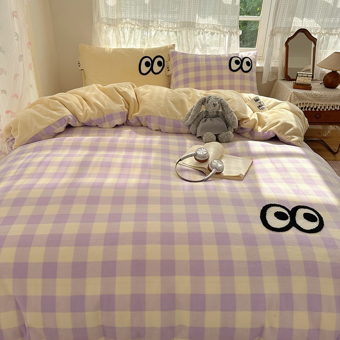 91家纺网 家纺一手货源 找家纺 桃子家居 2025新款A类ins毛巾绣显眼包撞色格子玛卡龙加厚牛奶绒织标四件套-小清新图 绒-显眼包大紫黄格