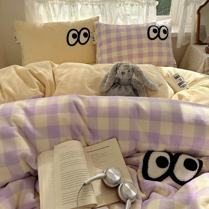 91家纺网 家纺一手货源 找家纺 桃子家居 2025新款A类ins毛巾绣显眼包撞色格子玛卡龙加厚牛奶绒织标四件套-小清新图 绒-显眼包大紫黄格