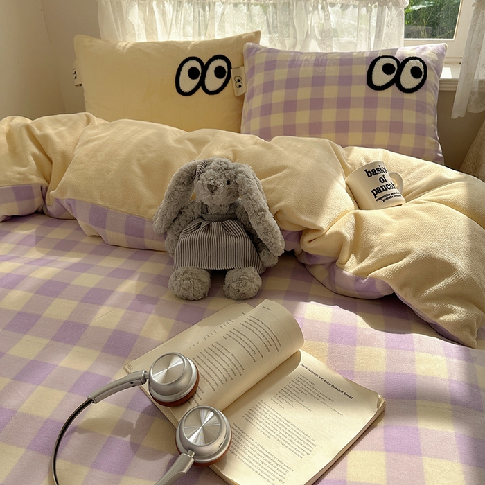 91家纺网 家纺一手货源 找家纺 桃子家居 2025新款A类ins毛巾绣显眼包撞色格子玛卡龙加厚牛奶绒织标四件套-小清新图 绒-显眼包大紫黄格