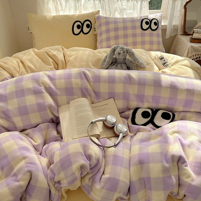 91家纺网 家纺一手货源 找家纺 桃子家居 2025新款A类ins毛巾绣显眼包撞色格子玛卡龙加厚牛奶绒织标四件套-小清新图 绒-显眼包大紫黄格