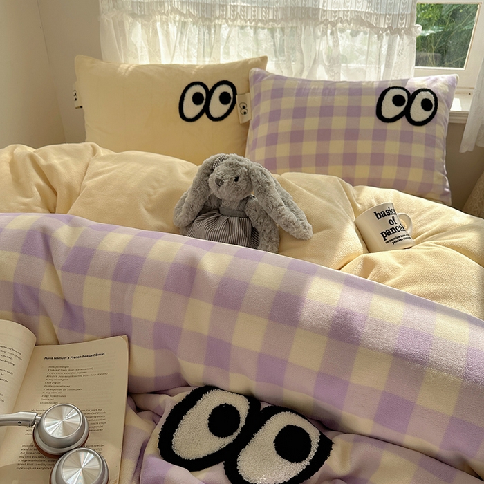 91家纺网 家纺一手货源 找家纺 桃子家居 2025新款A类ins毛巾绣显眼包撞色格子玛卡龙加厚牛奶绒织标四件套-小清新图 绒-显眼包大紫黄格