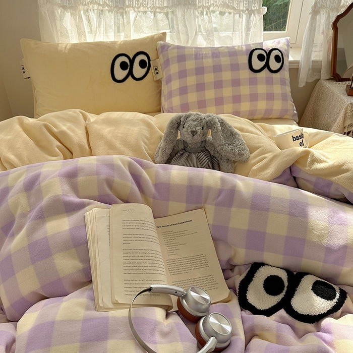 91家纺网 家纺一手货源 找家纺 桃子家居 2025新款A类ins毛巾绣显眼包撞色格子玛卡龙加厚牛奶绒织标四件套-小清新图 绒-显眼包大紫黄格