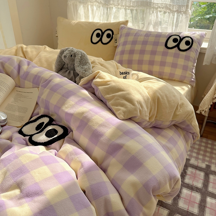 91家纺网 家纺一手货源 找家纺 桃子家居 2025新款A类ins毛巾绣显眼包撞色格子玛卡龙加厚牛奶绒织标四件套-小清新图 绒-显眼包大紫黄格