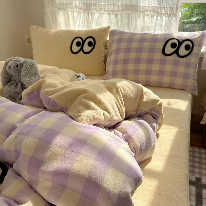 91家纺网 家纺一手货源 找家纺 桃子家居 2025新款A类ins毛巾绣显眼包撞色格子玛卡龙加厚牛奶绒织标四件套-小清新图 绒-显眼包大紫黄格