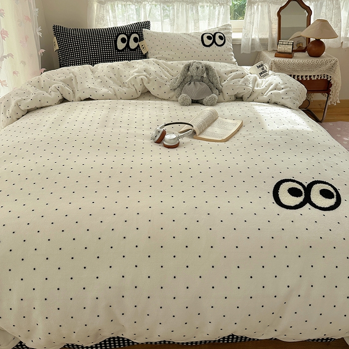 91家纺网 家纺一手货源 找家纺 桃子家居 2025新款A类ins毛巾绣显眼包撞色格子玛卡龙加厚牛奶绒织标四件套-小清新图 绒-显眼包黑白格