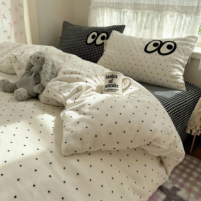 91家纺网 家纺一手货源 找家纺 桃子家居 2025新款A类ins毛巾绣显眼包撞色格子玛卡龙加厚牛奶绒织标四件套-小清新图 绒-显眼包黑白格