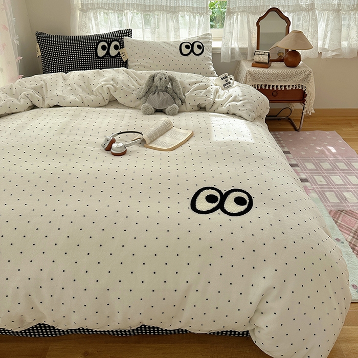 91家纺网 家纺一手货源 找家纺 桃子家居 2025新款A类ins毛巾绣显眼包撞色格子玛卡龙加厚牛奶绒织标四件套-小清新图 绒-显眼包黑白格