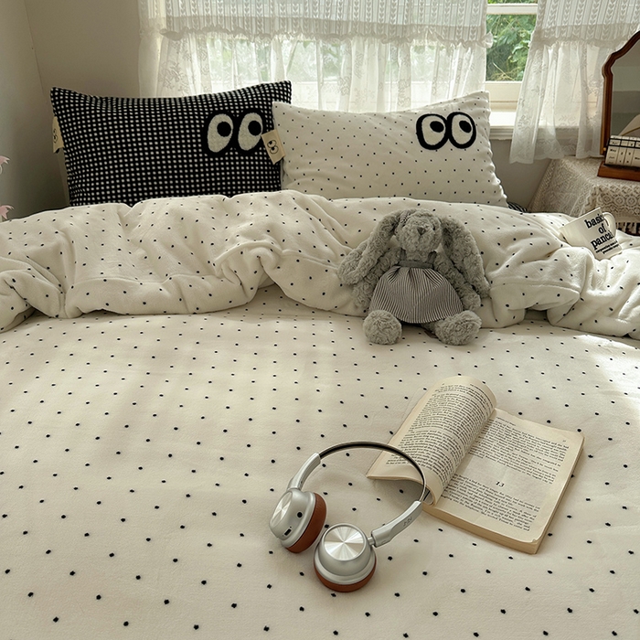 91家纺网 家纺一手货源 找家纺 桃子家居 2025新款A类ins毛巾绣显眼包撞色格子玛卡龙加厚牛奶绒织标四件套-小清新图 绒-显眼包黑白格