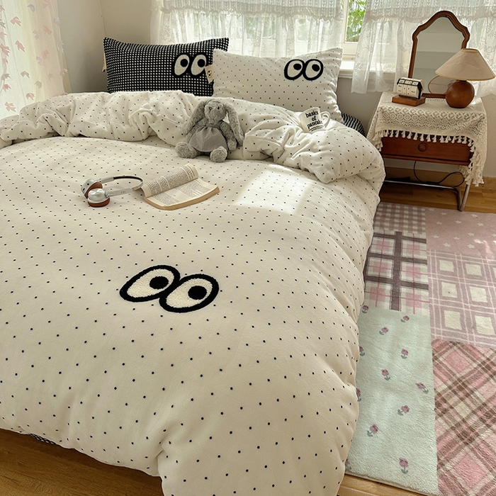 91家纺网 家纺一手货源 找家纺 桃子家居 2025新款A类ins毛巾绣显眼包撞色格子玛卡龙加厚牛奶绒织标四件套-小清新图 绒-显眼包黑白格