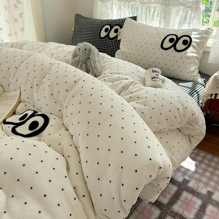 91家纺网 家纺一手货源 找家纺 桃子家居 2025新款A类ins毛巾绣显眼包撞色格子玛卡龙加厚牛奶绒织标四件套-小清新图 绒-显眼包黑白格