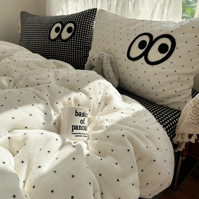 91家纺网 家纺一手货源 找家纺 桃子家居 2025新款A类ins毛巾绣显眼包撞色格子玛卡龙加厚牛奶绒织标四件套-小清新图 绒-显眼包黑白格