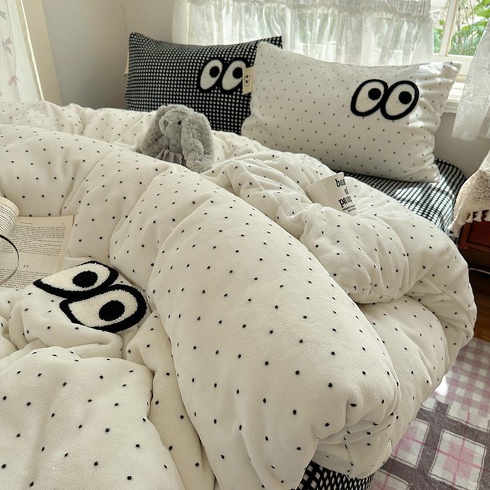 91家纺网 家纺一手货源 找家纺 桃子家居 2025新款A类ins毛巾绣显眼包撞色格子玛卡龙加厚牛奶绒织标四件套-小清新图 绒-显眼包黑白格