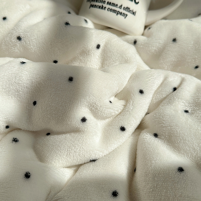 91家纺网 家纺一手货源 找家纺 桃子家居 2025新款A类ins毛巾绣显眼包撞色格子玛卡龙加厚牛奶绒织标四件套-小清新图 绒-显眼包黑白格