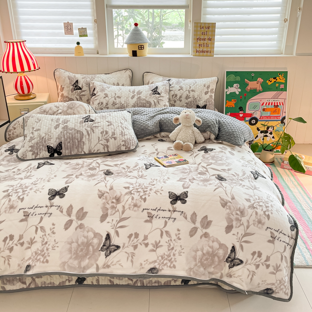 91家纺网 家纺一手货源 找家纺 贝扬思家纺 2025新款高克重牛奶绒豆豆被套床盖四件套-悦心系列 悦心-蝶赴卉