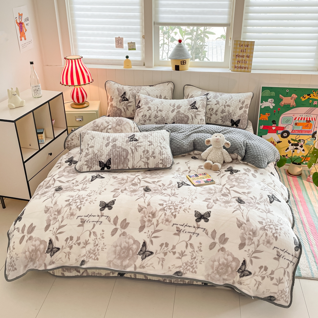 91家纺网 家纺一手货源 找家纺 贝扬思家纺 2025新款高克重牛奶绒豆豆被套床盖四件套-悦心系列 悦心-蝶赴卉