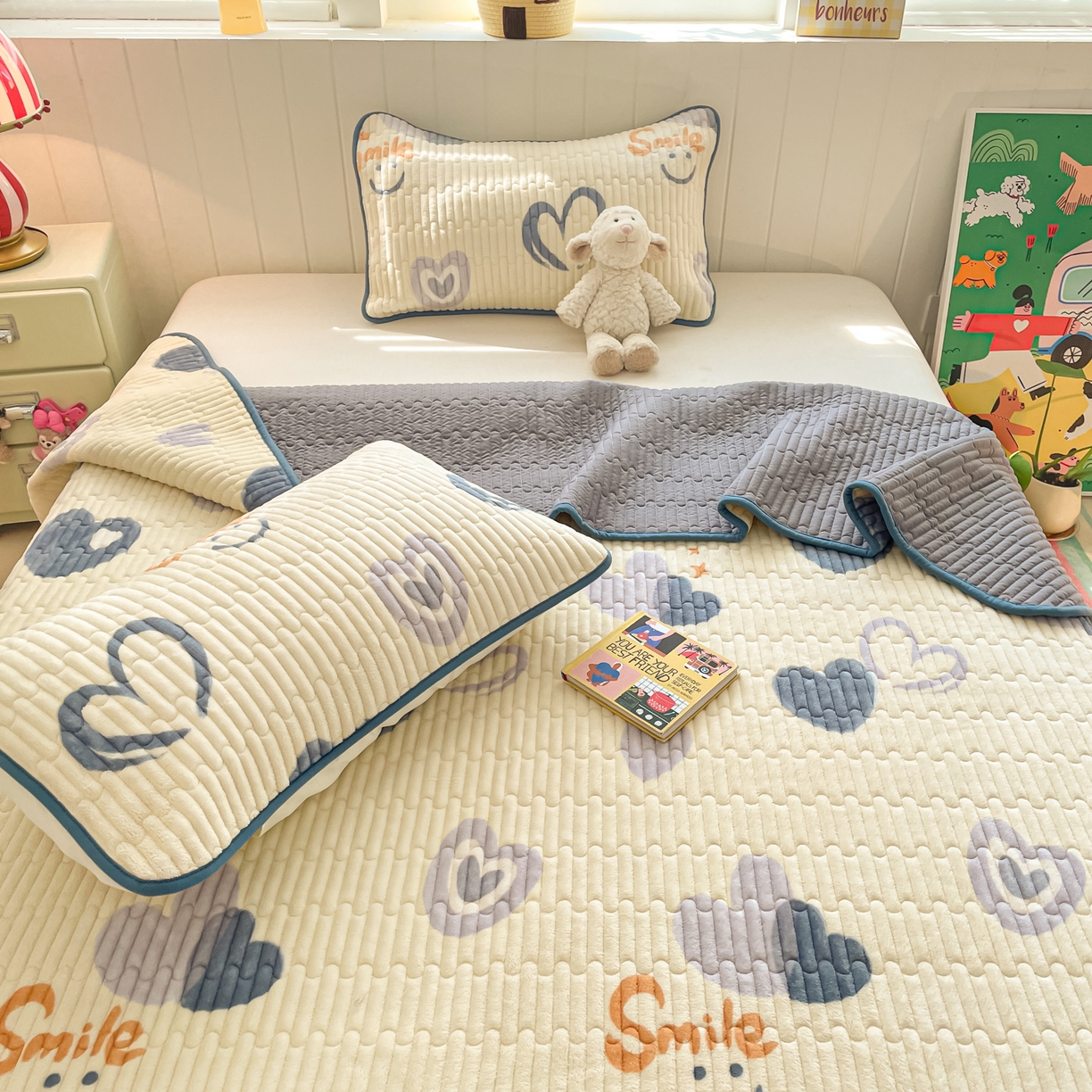 91家纺网 家纺一手货源 找家纺 贝扬思家纺 2025新款高克重牛奶绒豆豆被套床盖四件套-悦心系列 悦心-蜡笔心