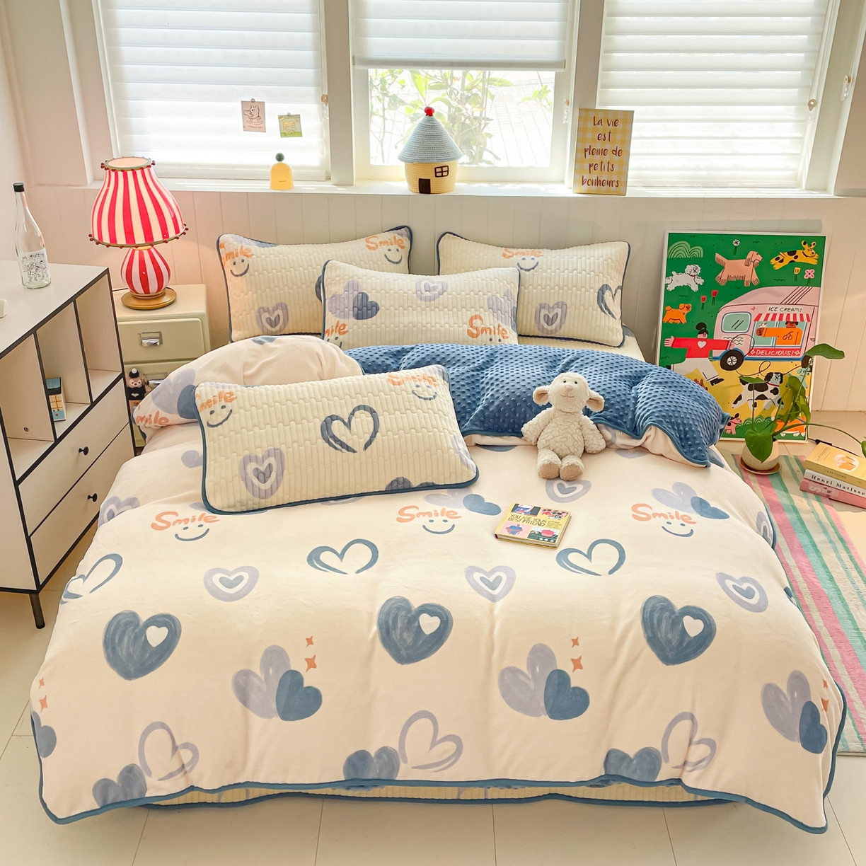 91家纺网 家纺一手货源 找家纺 贝扬思家纺 2025新款高克重牛奶绒豆豆被套床盖四件套-悦心系列 悦心-蜡笔心