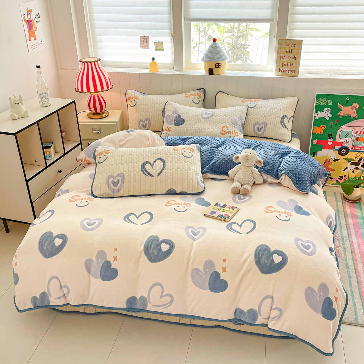 91家纺网 家纺一手货源 找家纺 贝扬思家纺 2025新款高克重牛奶绒豆豆被套床盖四件套-悦心系列 悦心-蜡笔心