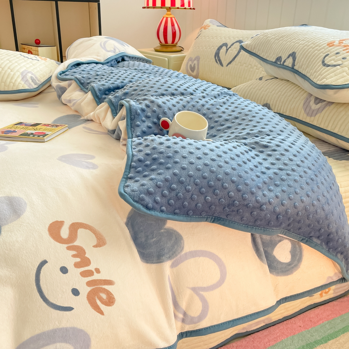 91家纺网 家纺一手货源 找家纺 贝扬思家纺 2025新款高克重牛奶绒豆豆被套床盖四件套-悦心系列 悦心-蜡笔心