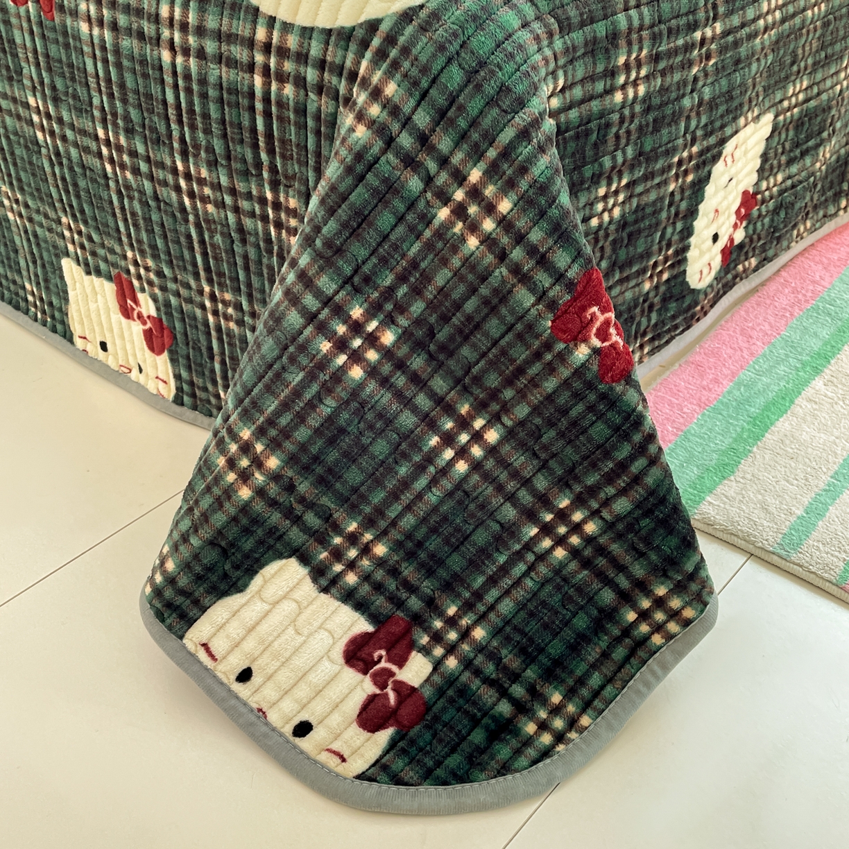 91家纺网 家纺一手货源 找家纺 贝扬思家纺 2025新款高克重牛奶绒豆豆被套床盖四件套-悦心系列 悦心-绿格kt