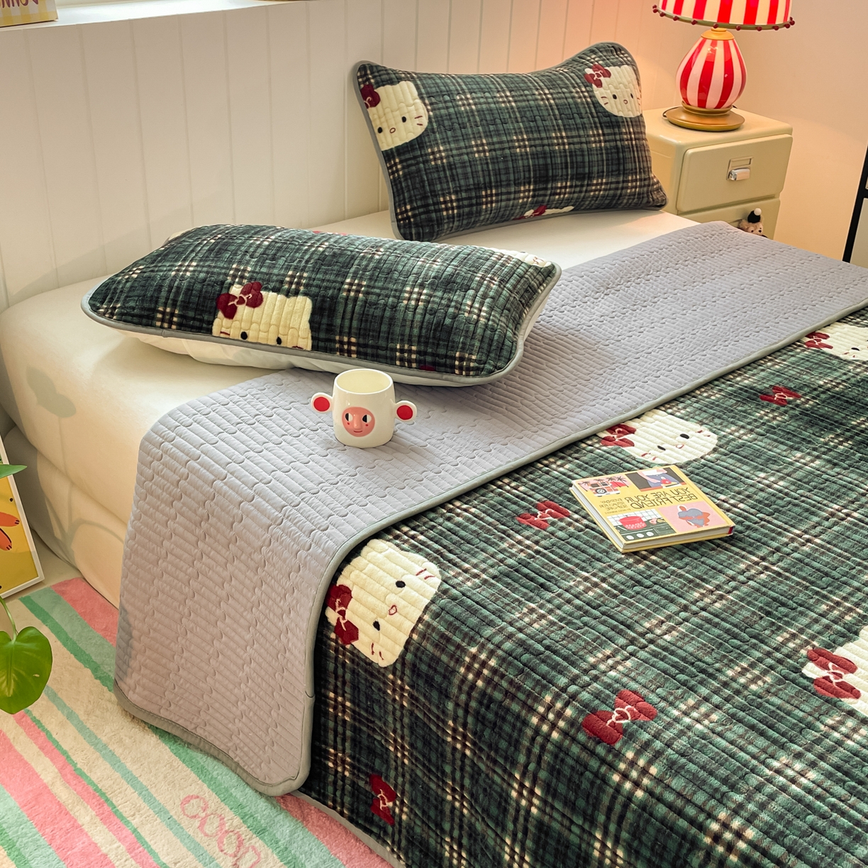 91家纺网 家纺一手货源 找家纺 贝扬思家纺 2025新款高克重牛奶绒豆豆被套床盖四件套-悦心系列 悦心-绿格kt