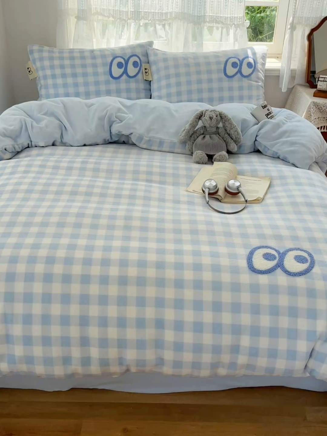 91家纺网 家纺一手货源 找家纺 桃子家居 2025新款A类ins毛巾绣显眼包撞色格子玛卡龙加厚牛奶绒织标四件套-小清新图 绒-显眼包蓝格蓝蓝